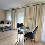 Aparthouse Center - 5 Min Rynek & Pkp - Self Check-in 24h 카토비체