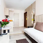 Aparthouse Center - 5 Min Rynek & Pkp - Self Check-in 24h 아파트 카토비체