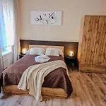 아파트 Aparthouse Center - 5 Min Rynek & Pkp - Self Check-in 24h 카토비체