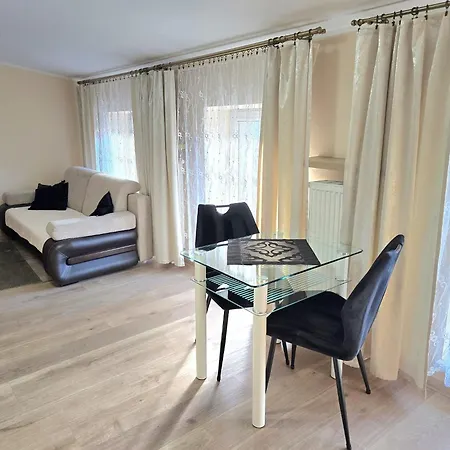 Aparthouse Centrum - In The Center Near The Train Station דירה