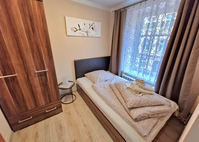 Aparthouse Centrum - In The Center Near The Train Station Апартаменты